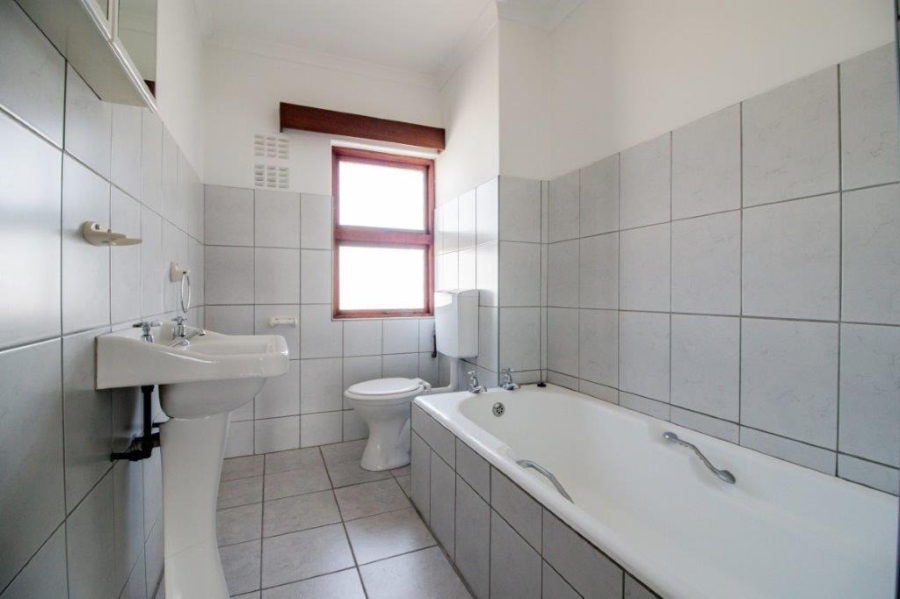 To Let 3 Bedroom Property for Rent in Beacon Bay Eastern Cape